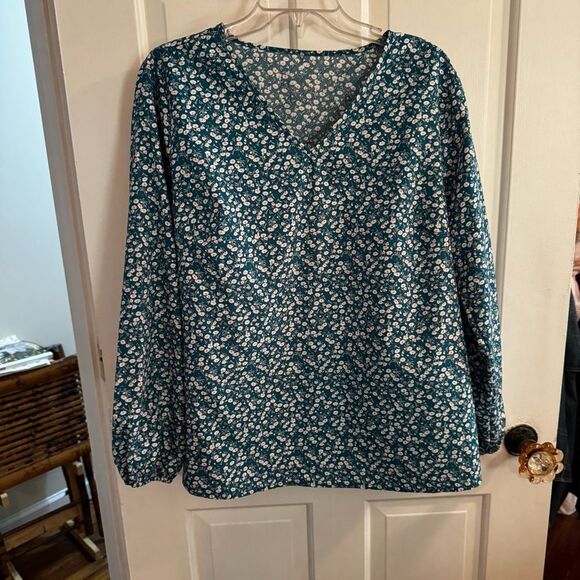 Floral V-Neck Blouse - Picture 2 of 8